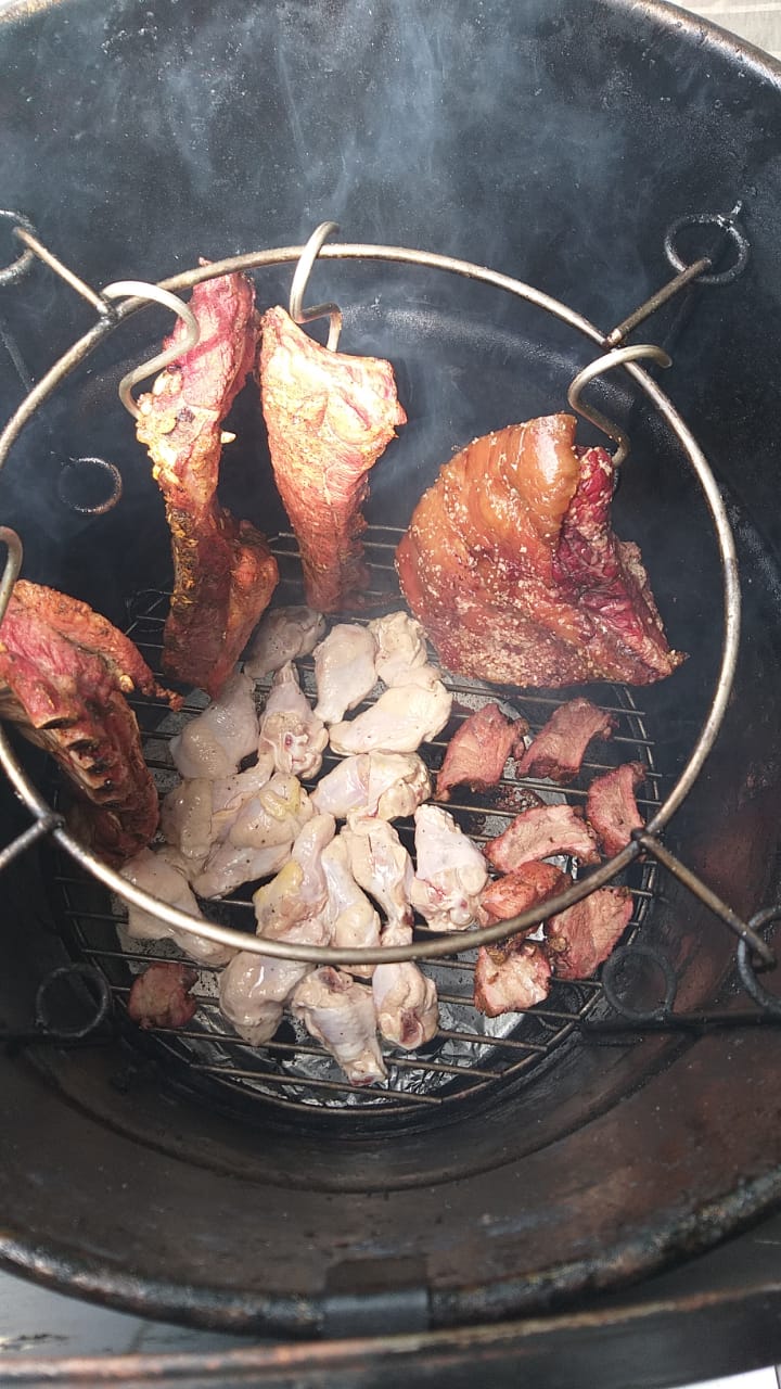 Barril de hierro encendido – ideal para hogares con poco espacio y mucho sabor