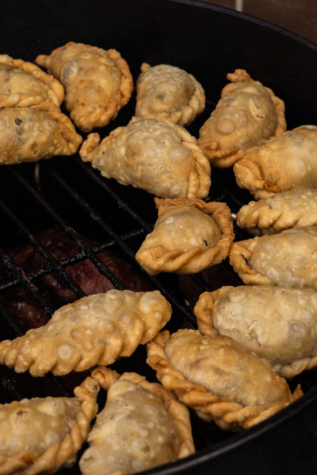 Barril parrillero mediano de hierro – ideal para asar y ahumar carne con técnica tradicional