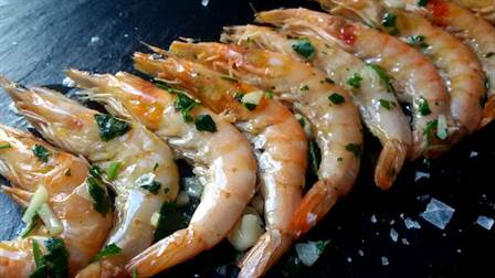 Langostinos asados al ajillo