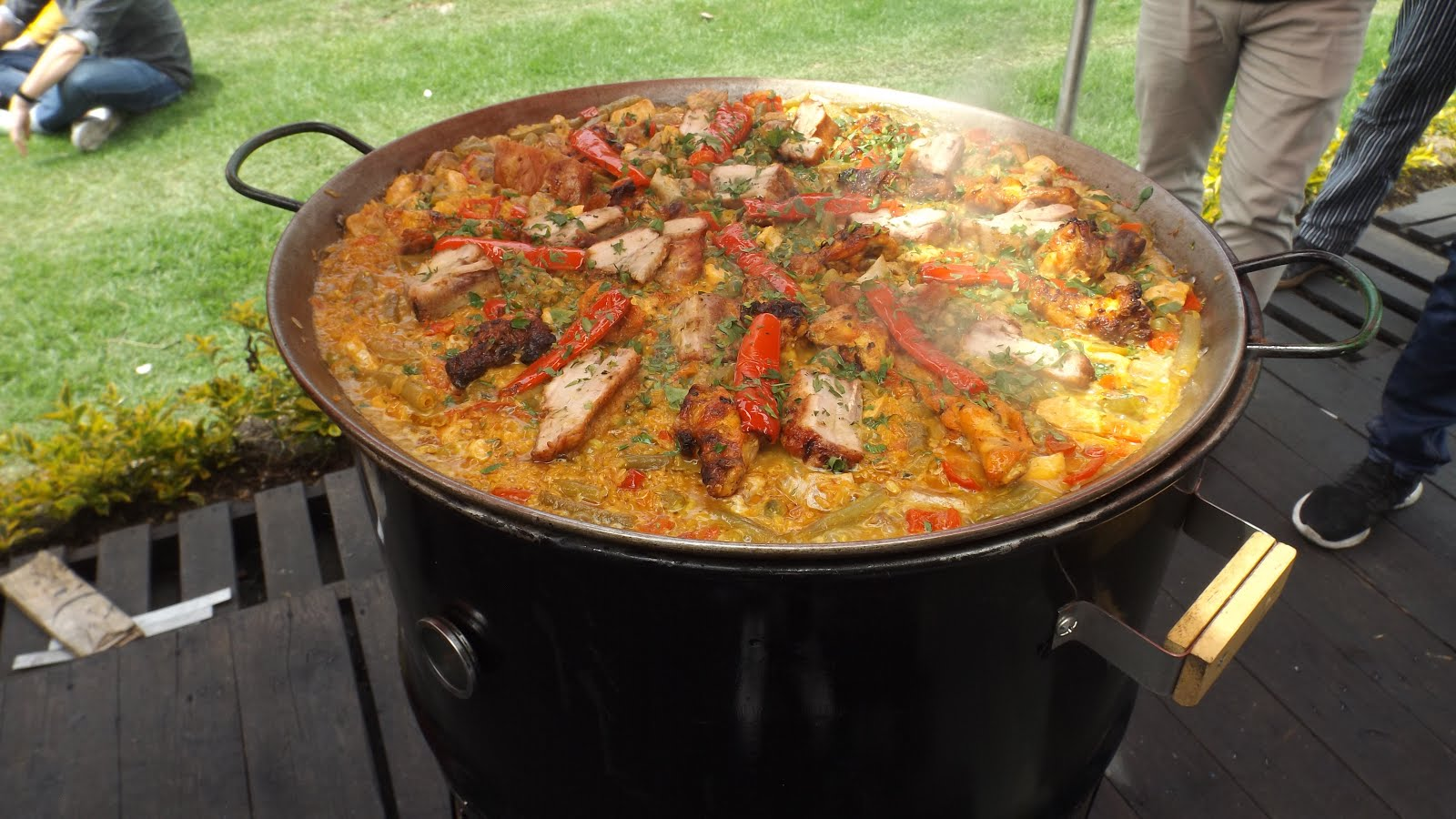 PAELLA DE CARNES ESTILO VALENCIANO