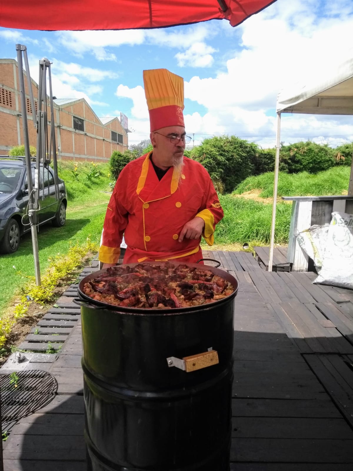 Set completo con barril grande y accesorios – ganchos, bandejas y sabor asegurado