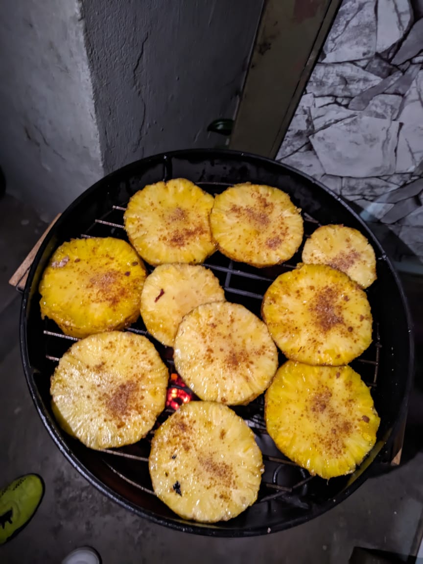 Barril pequeño con ganchos – cocción vertical para 1 a 3 piezas de carne