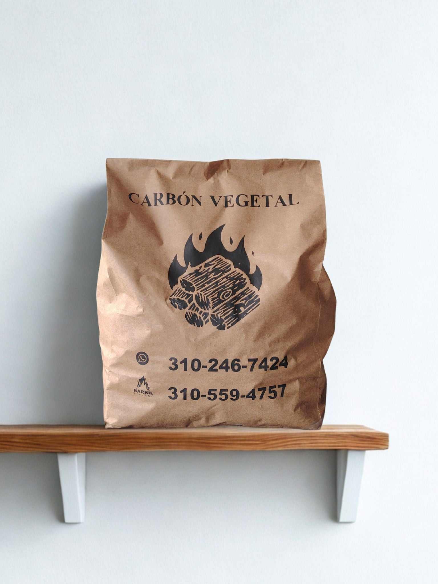 Bolsa de carbón vegetal de 4 kg, perfecto para asados largos, parrillas grandes o uso profesional. Calor parejo, sin químicos y con brasa duradera