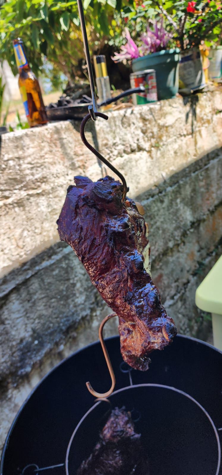 Cocina carnes grandes en barril – resistente, eficiente y diseñado para expertos parrilleros