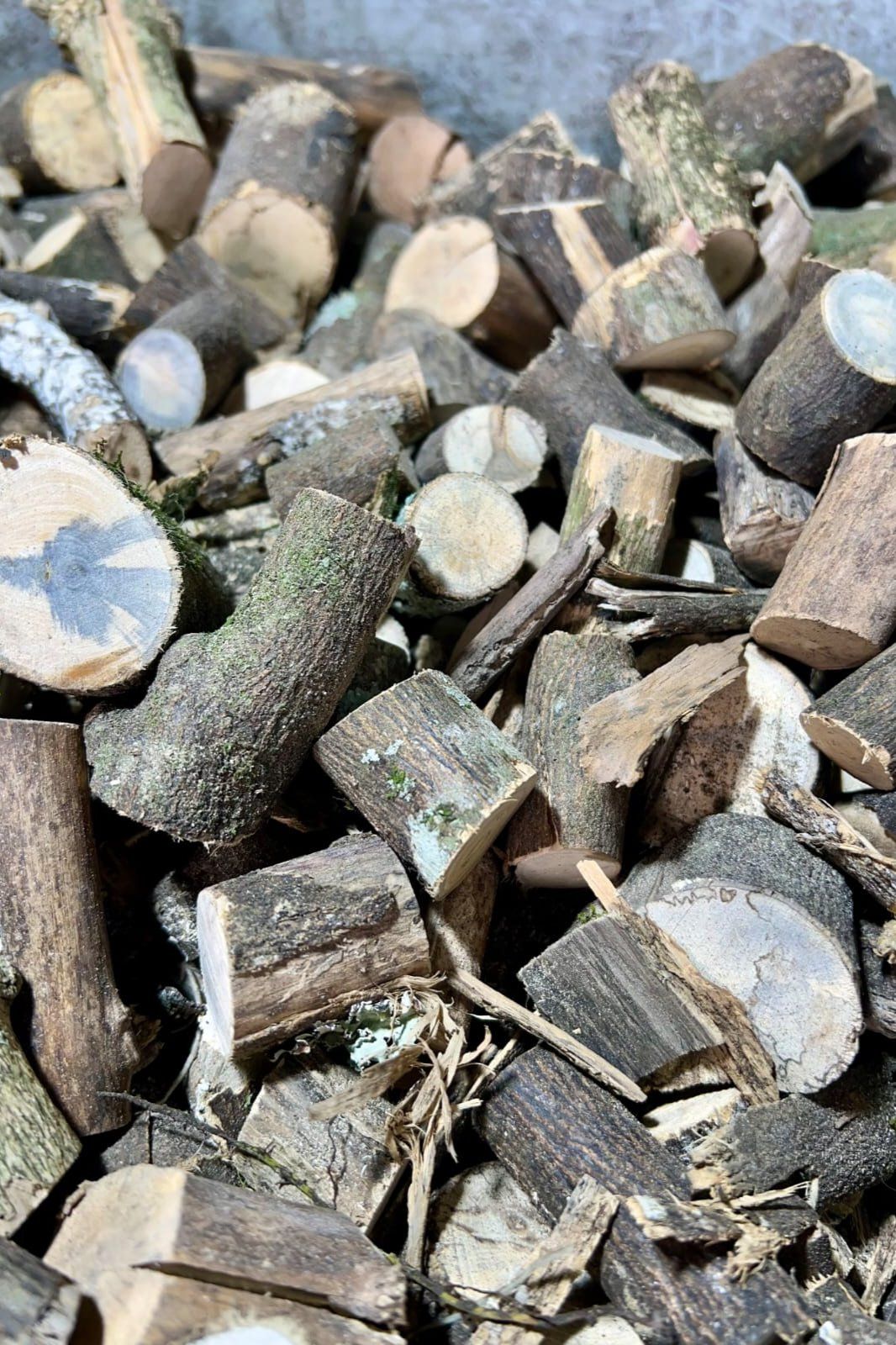 Leña de naranjo para ahumar carnes – madera natural ideal para parrillas y barriles